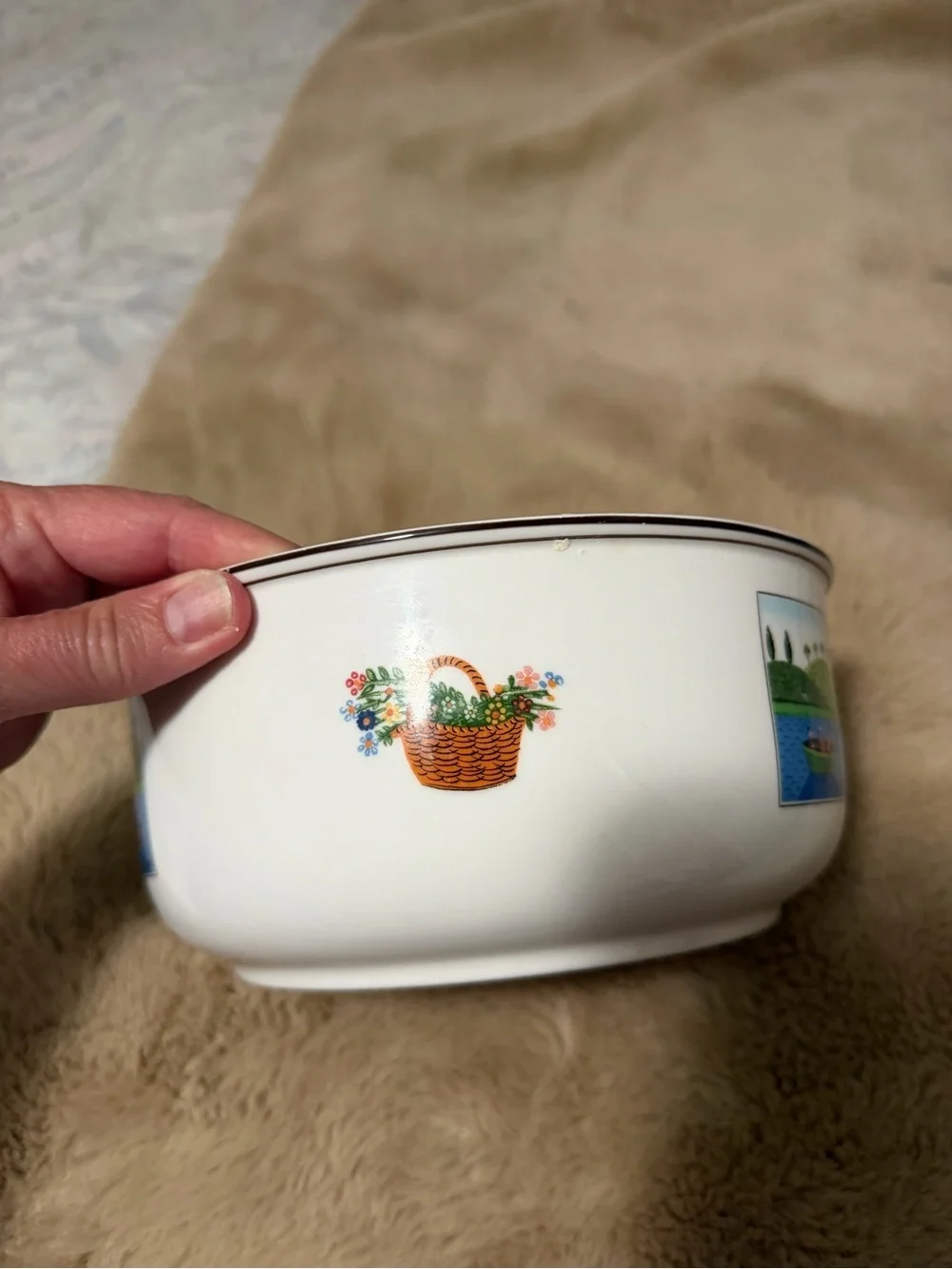 Villeroy & Boch Design Naïf Cream Round Vegetable Bowl Duck Countryside Design